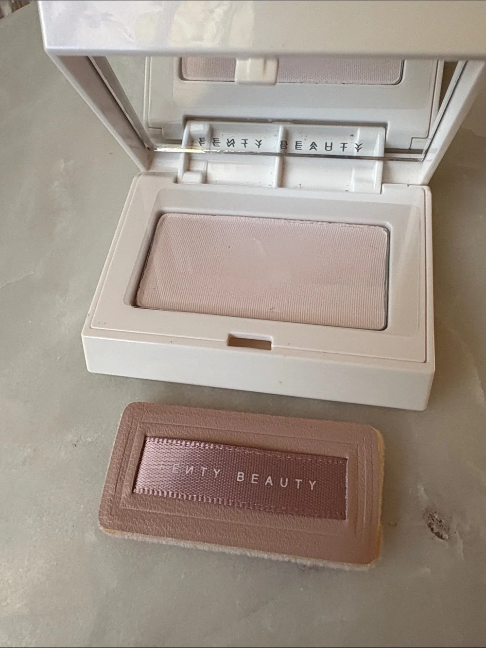 Fenty Beauty UNIVERSAL 01 INVISIMATTE Powder